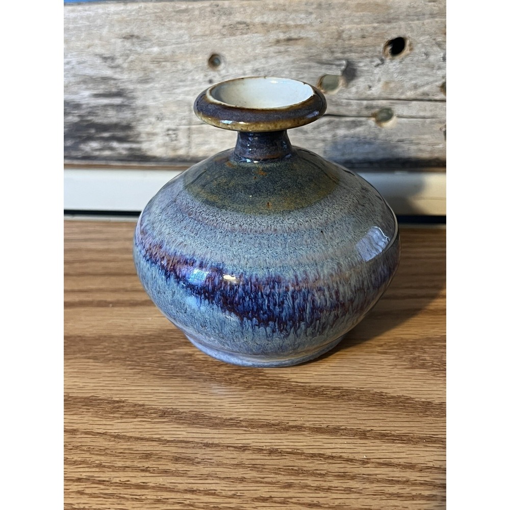 BEAUTIFULLY Glazed STUDIO ART POTTERY Bud VASE  SIGNED 4" Purple And Pink Glaze